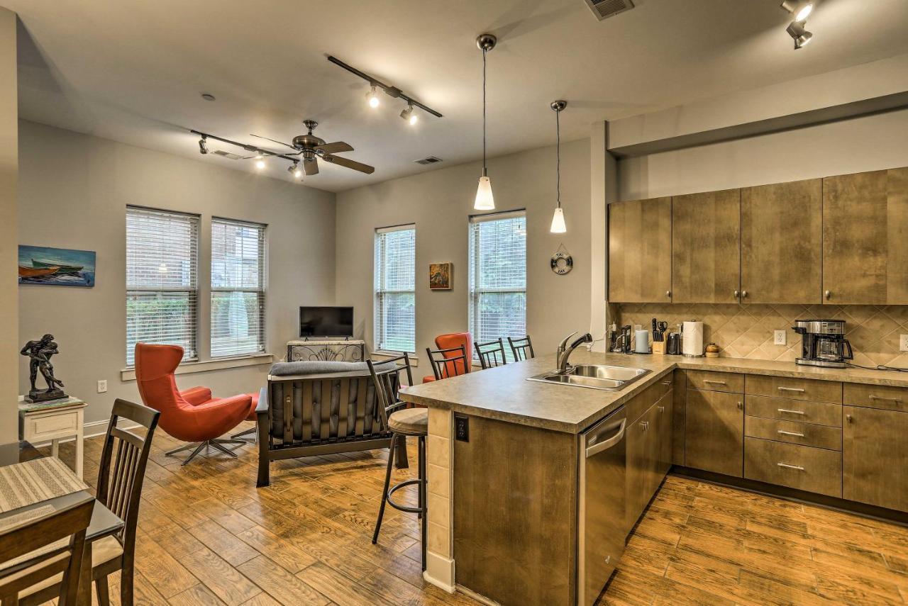 Apartment Chic In Brooklyn Arts District!