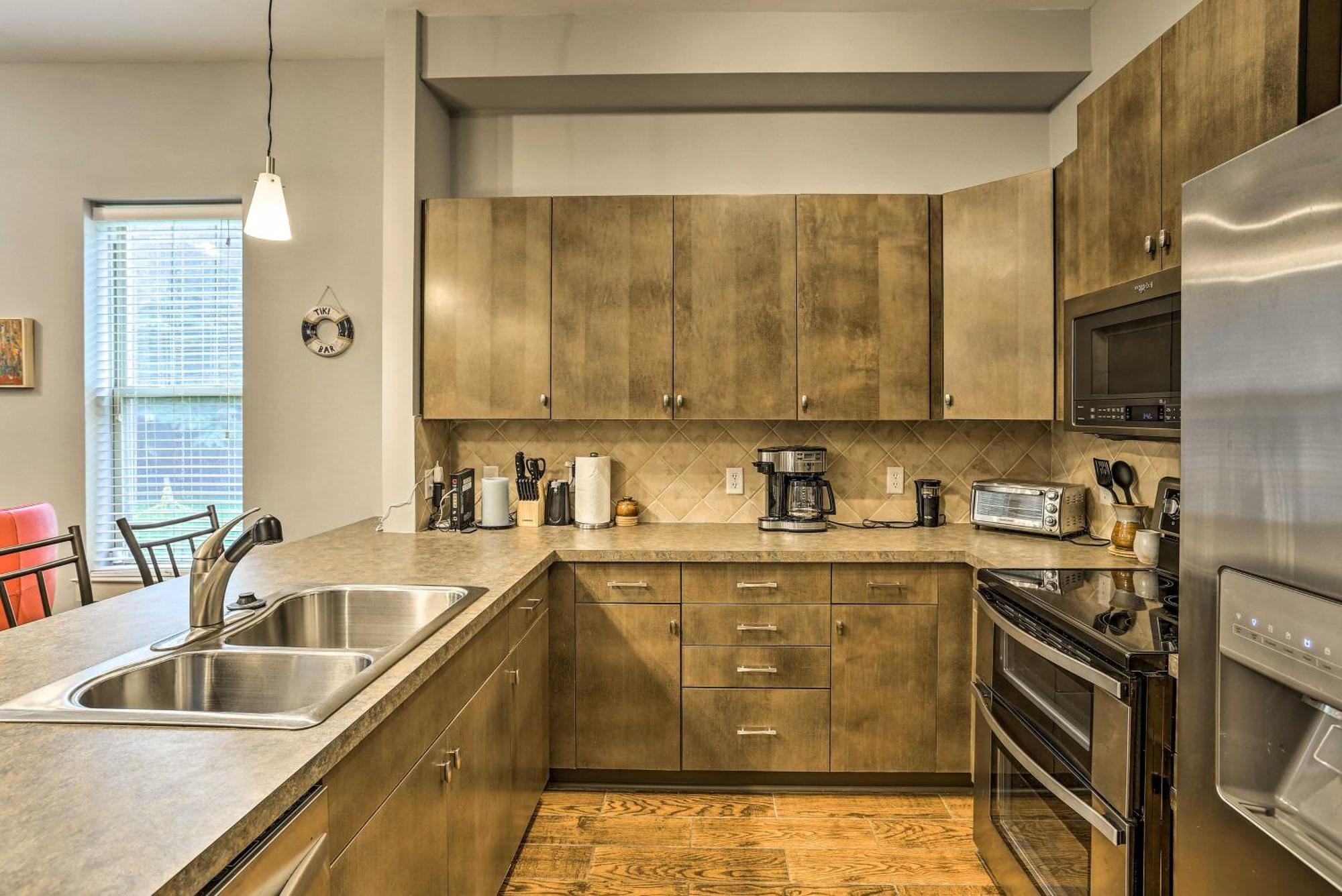 Apartment Chic In Brooklyn Arts District!